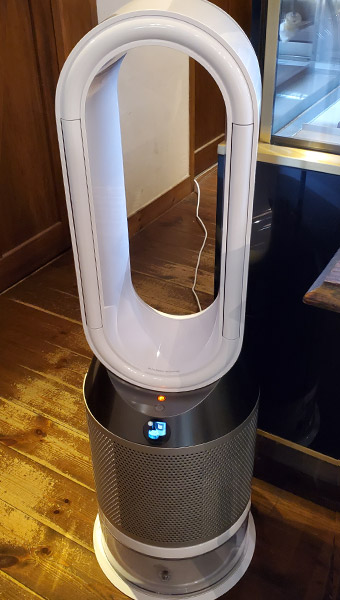 換気や空気清浄機などで店内の空気を清浄化しています