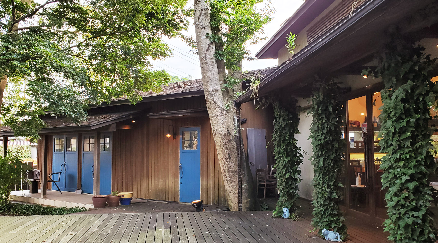 静かなカフェスペースでゆったりとお茶を楽しむ大切な時間をお過ごしください。